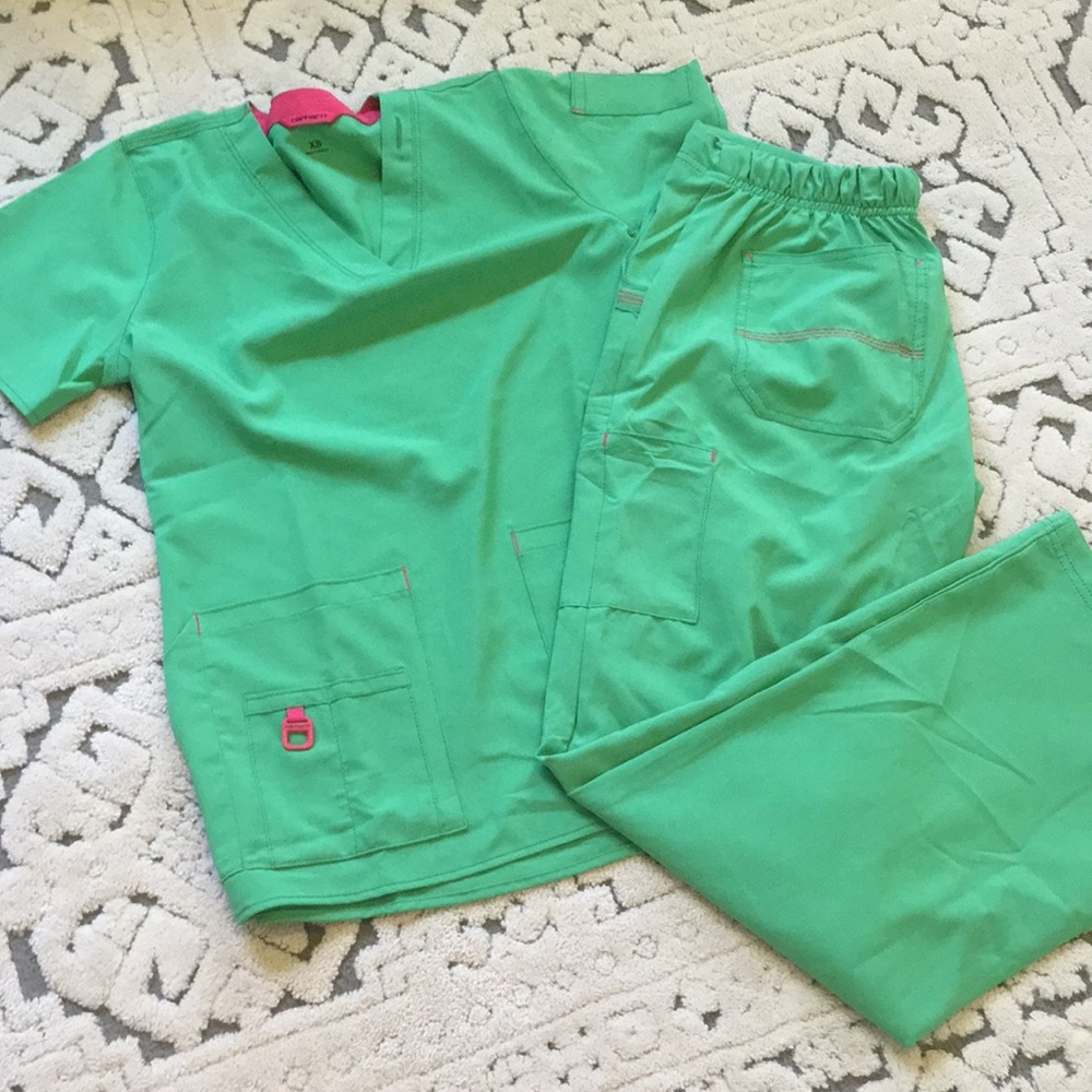 LIKE NEW carhartt scrub set